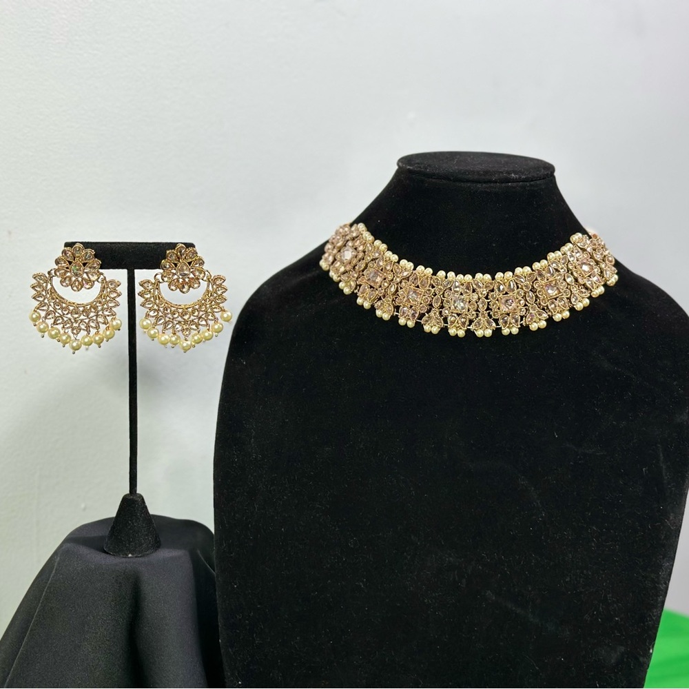 Traditional jewelry set